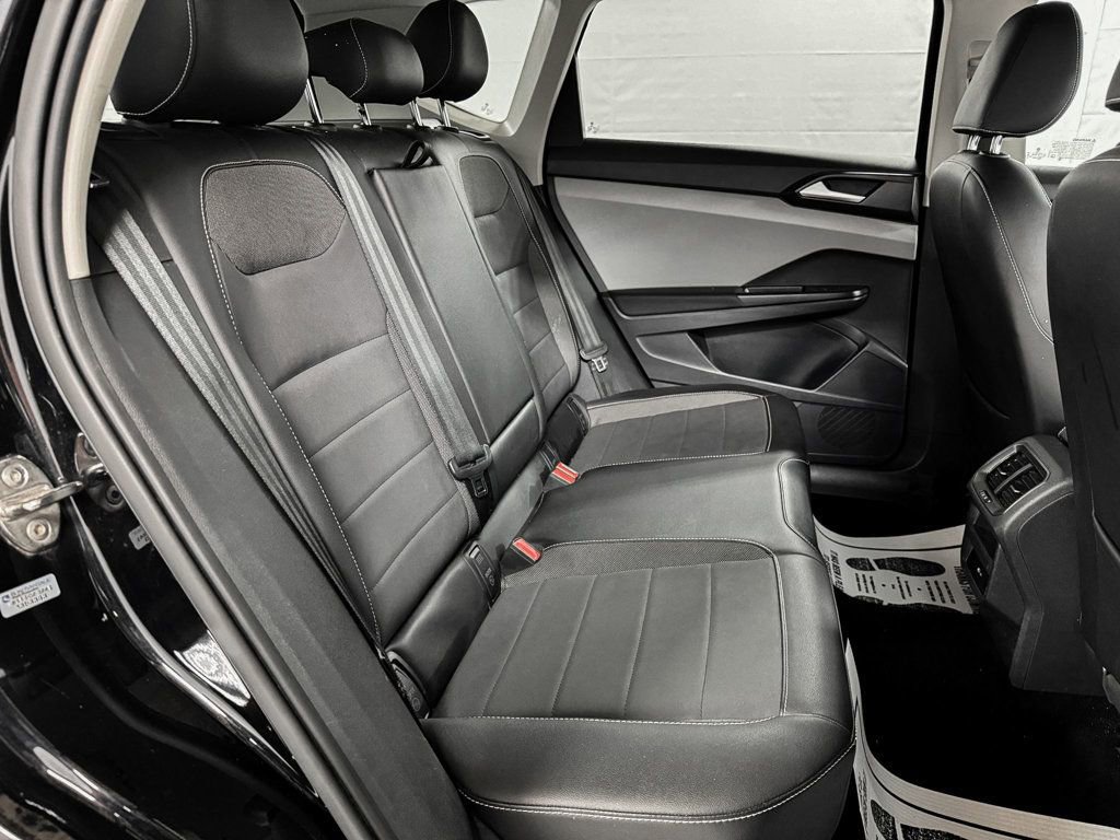 Used 2022 Volkswagen Taos SE image 11