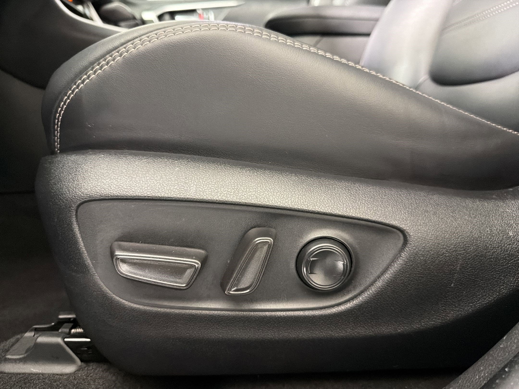Used 2023 Toyota RAV4 XLE Premium FWD image 13