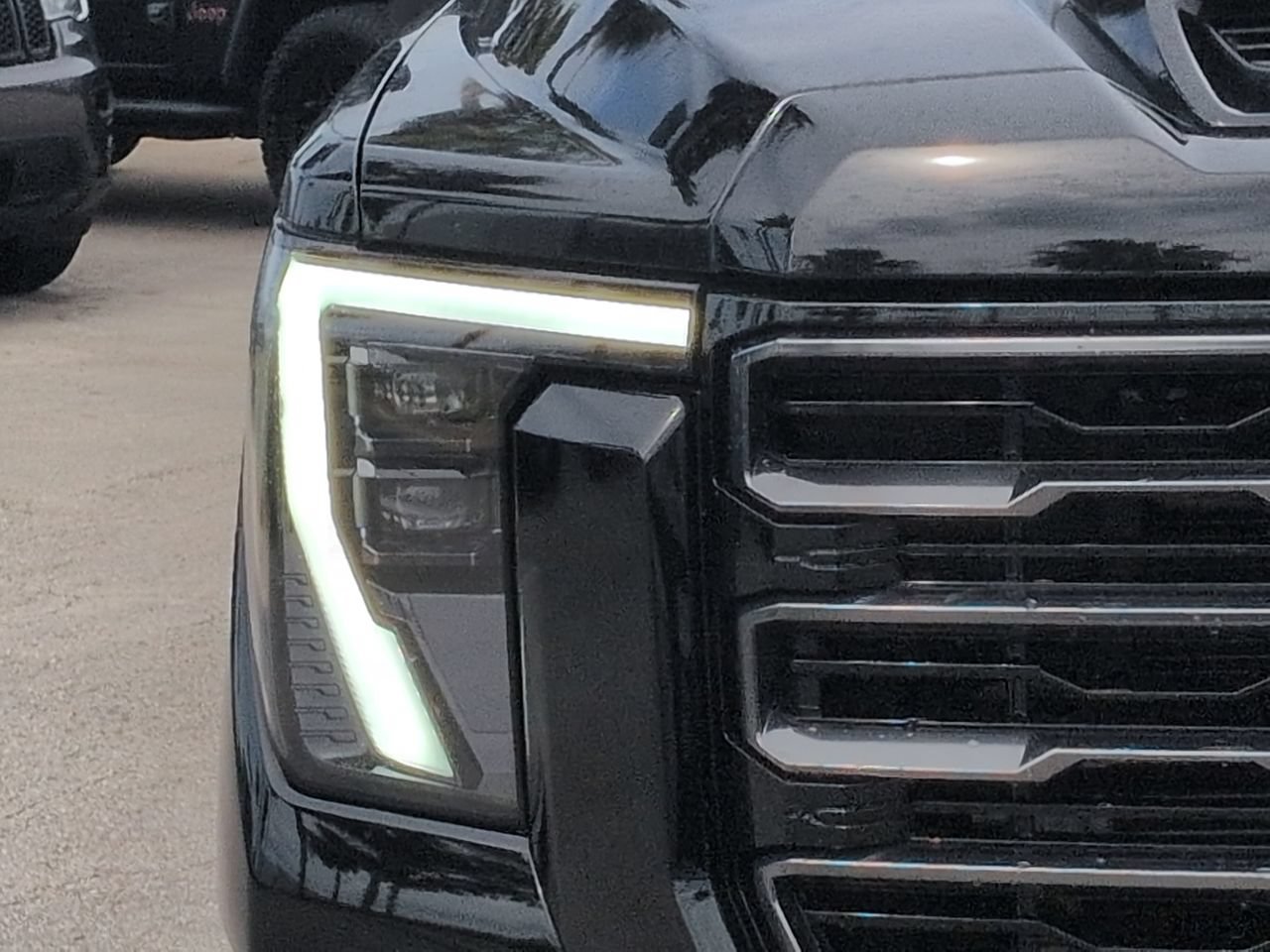 Used 2024 GMC Sierra 2500 AT4 w/ AT4 Premium Plus Package AWD/4WD image 9