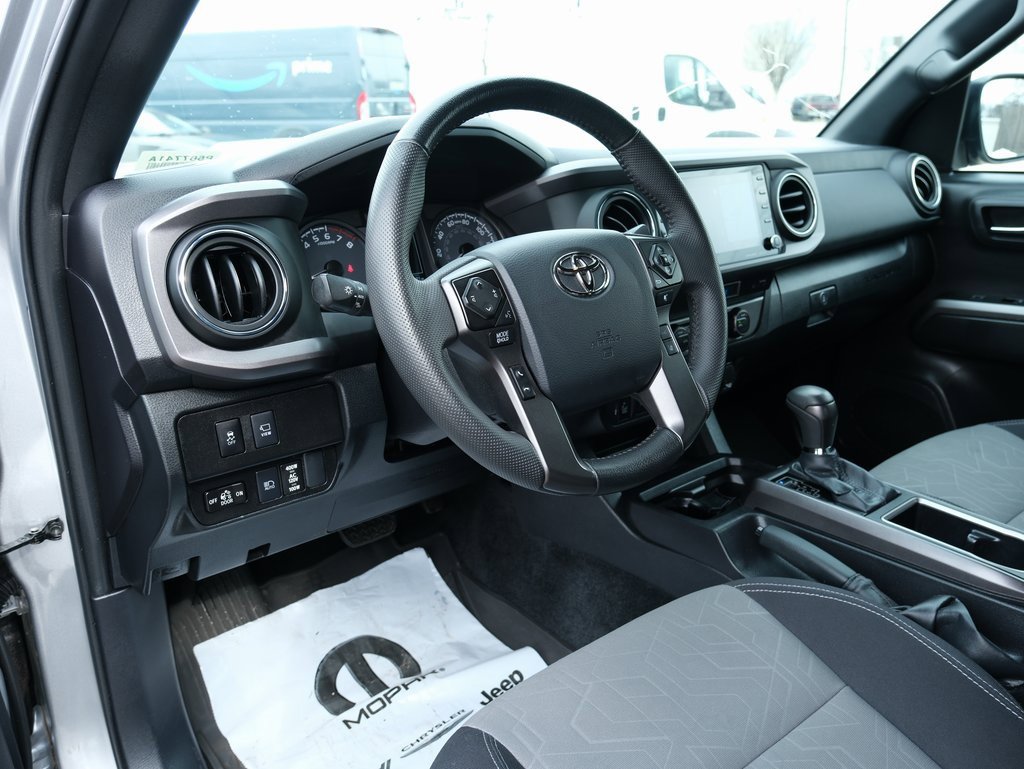 Used 2023 Toyota Tacoma TRD Sport w/ Advanced Technology Package image 3