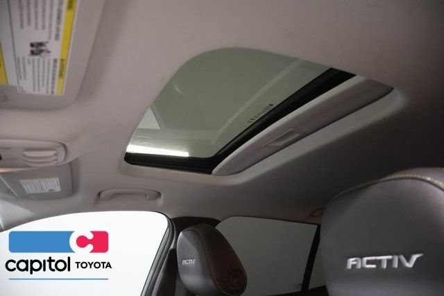Used 2025 Chevrolet Trax ACTIV w/ Sunroof Package FWD image 13