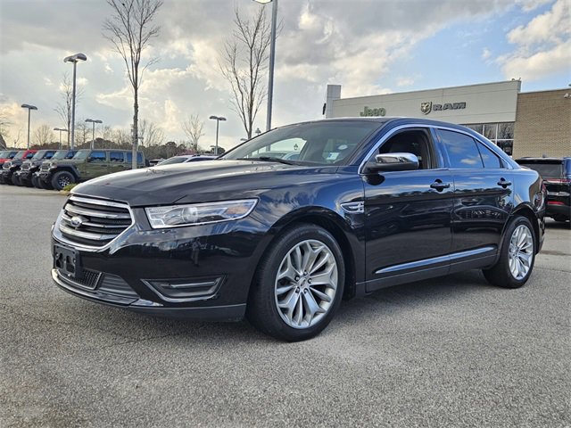 Used 2019 Ford Taurus Limited image 4