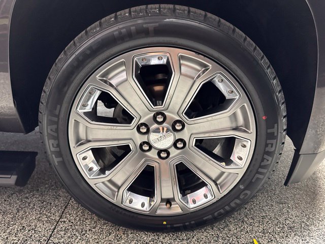Used 2015 GMC Yukon Denali w/ Premium Package AWD/4WD image 28