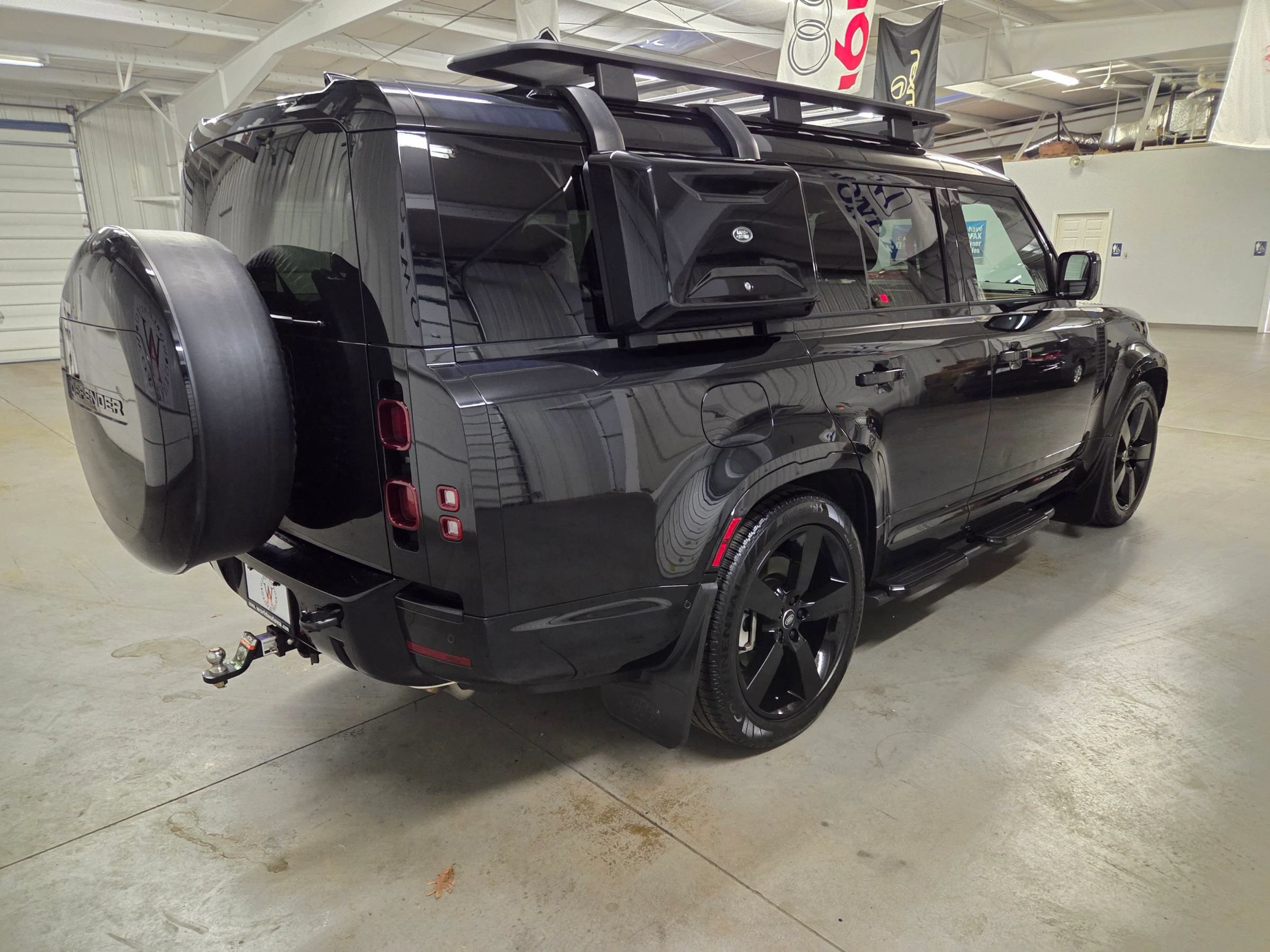Used 2024 Land Rover Defender 130 X-Dynamic SE AWD/4WD image 8