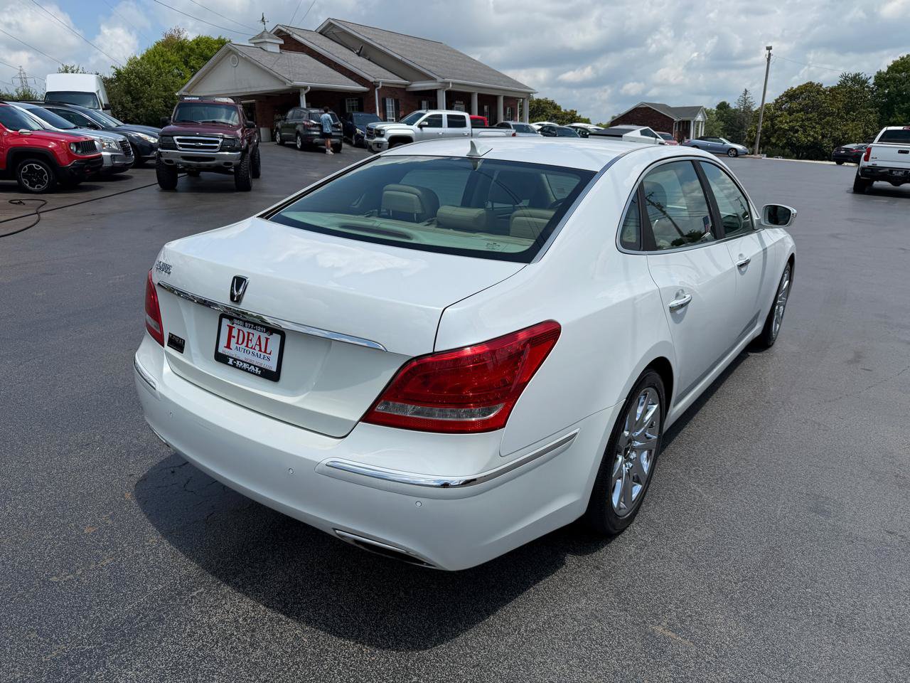 Used 2012 Hyundai Equus Signature RWD image 4