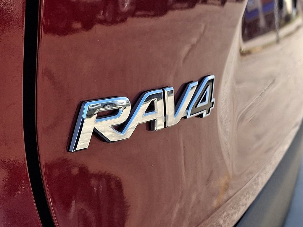 Used 2021 Toyota RAV4 XLE w/ Convenience Package FWD image 30