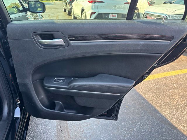 Used 2016 Chrysler 300 Limited AWD/4WD image 22
