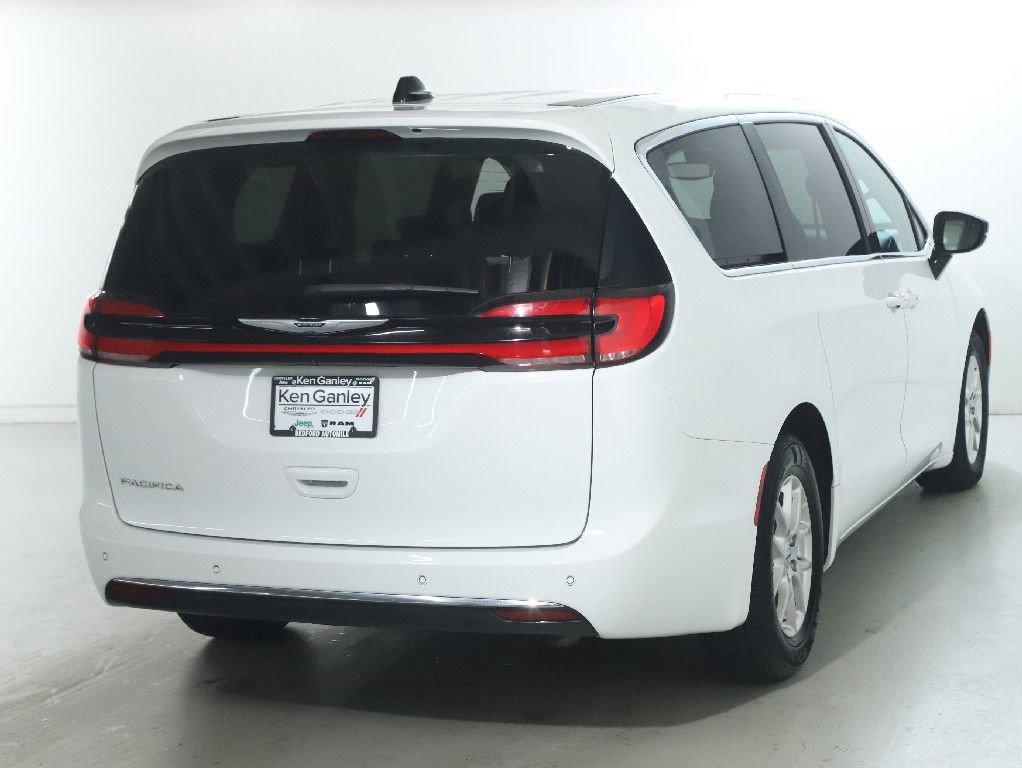 Used 2024 Chrysler Pacifica Touring-L FWD image 44