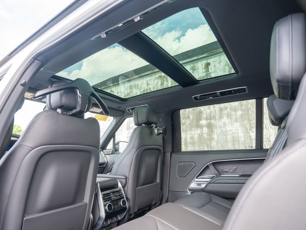 New 2026 Land Rover Range Rover Long Wheelbase SE AWD/4WD image 21