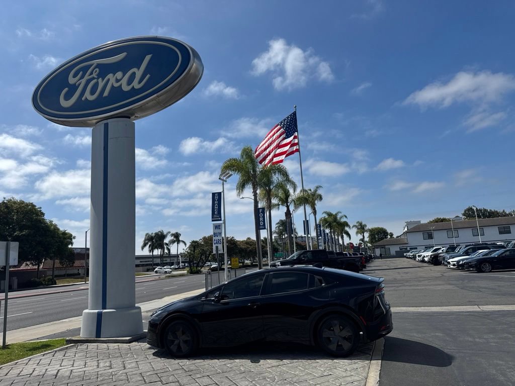 Used 2023 Toyota Prius LE FWD image 17