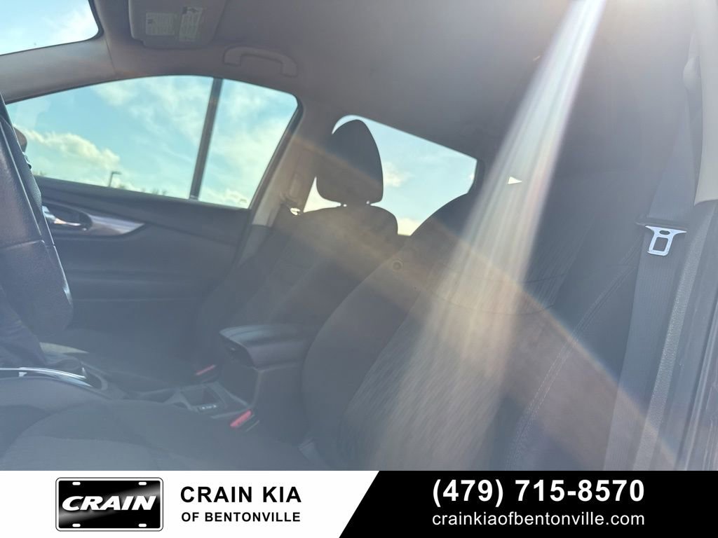 Used 2020 Nissan Rogue S w/ Special Edition Package FWD image 17