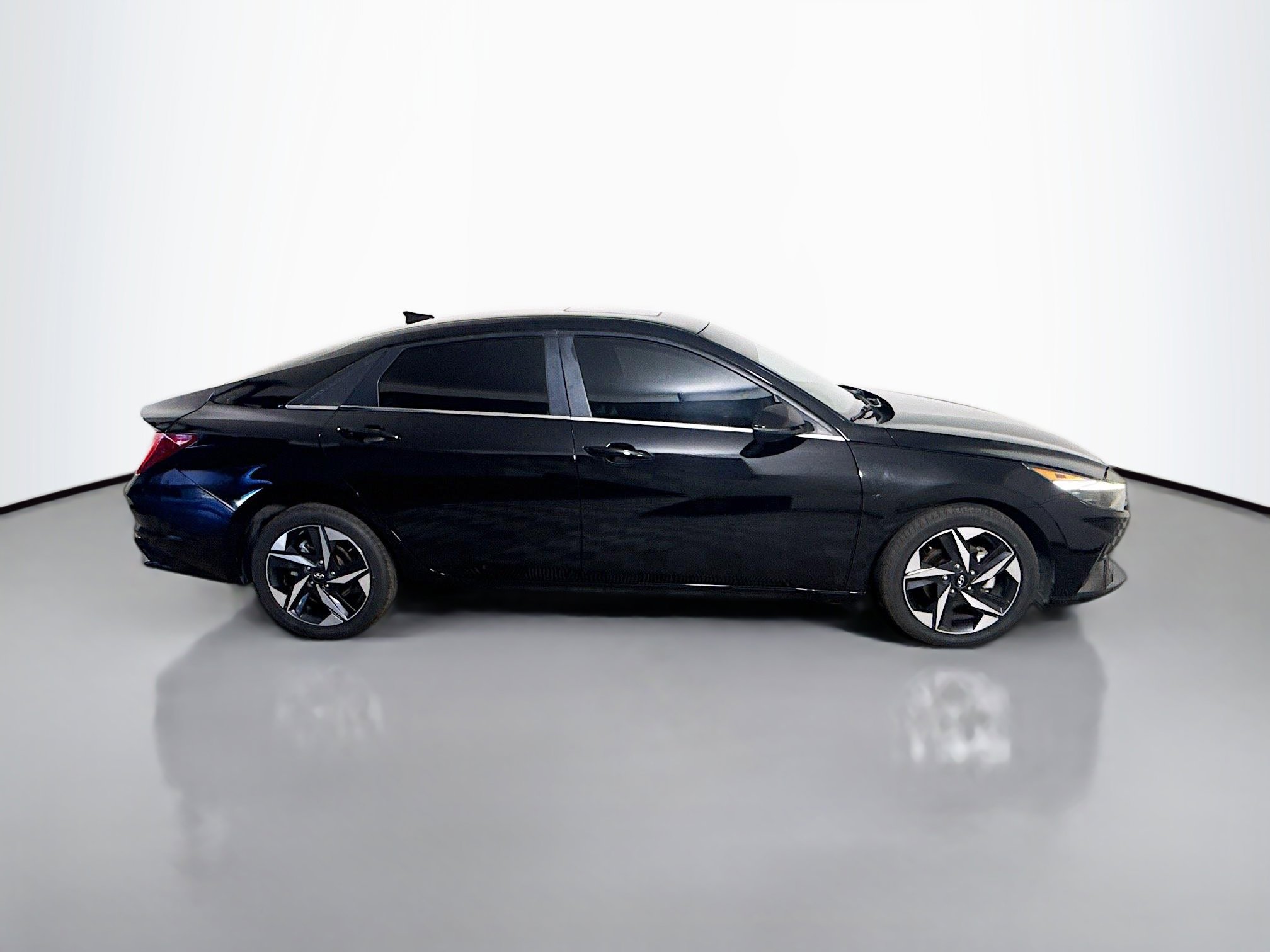 Used 2022 Hyundai Elantra SEL w/ Convenience + Premium Package image 11