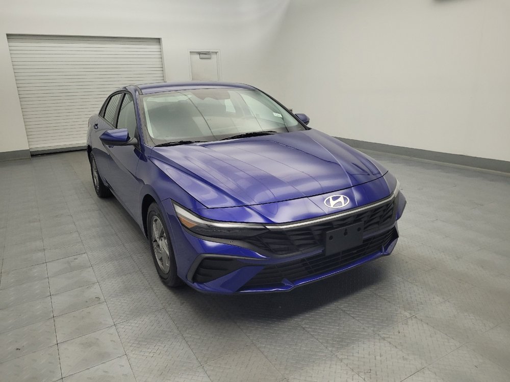 Used 2025 Hyundai Elantra SE FWD image 13
