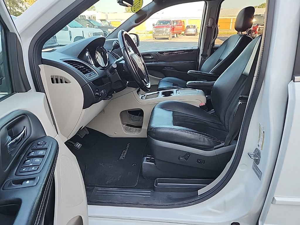 Used 2017 Dodge Grand Caravan SXT FWD image 25