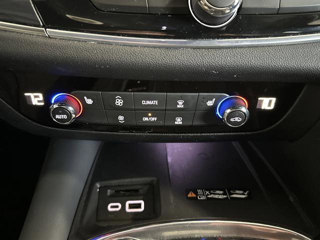 Used 2022 Buick Enclave Essence image 18