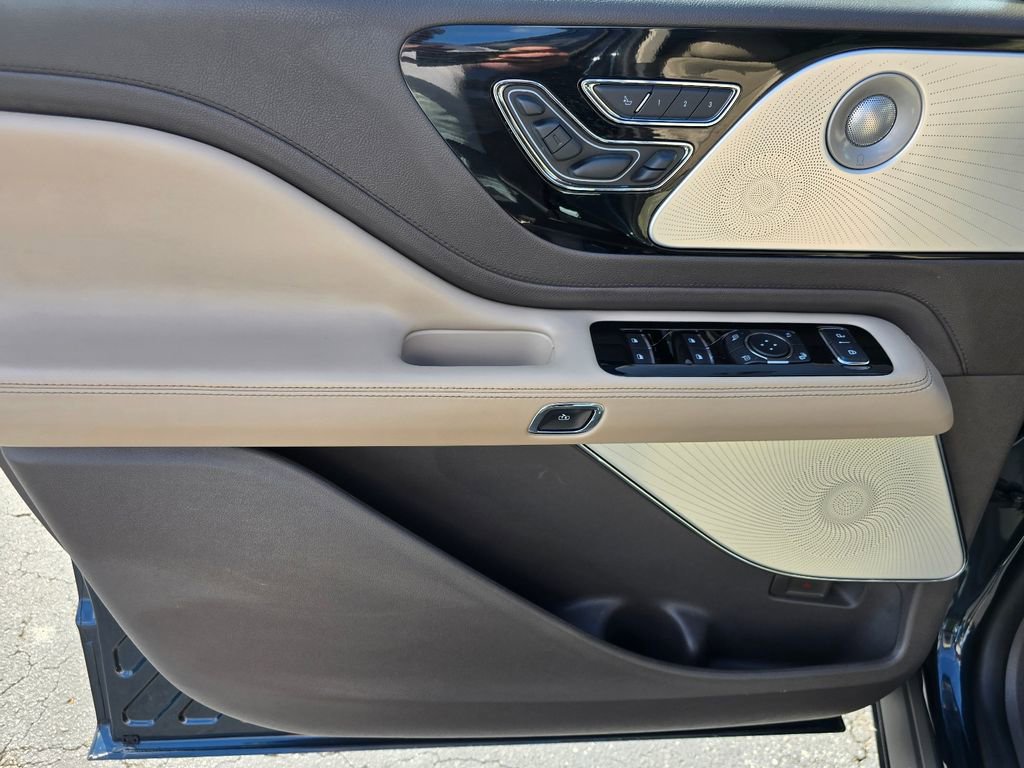 Used 2022 Lincoln Aviator Reserve w/ Equipment Group 201A image 9