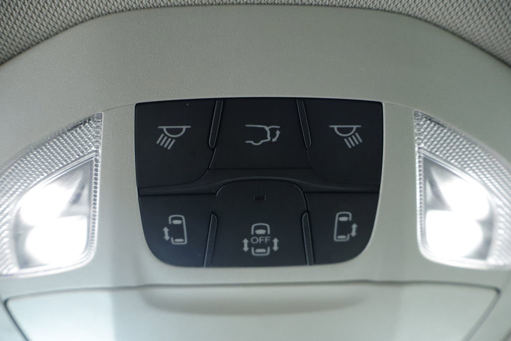 Certified 2023 Chrysler Pacifica Touring-L FWD image 34