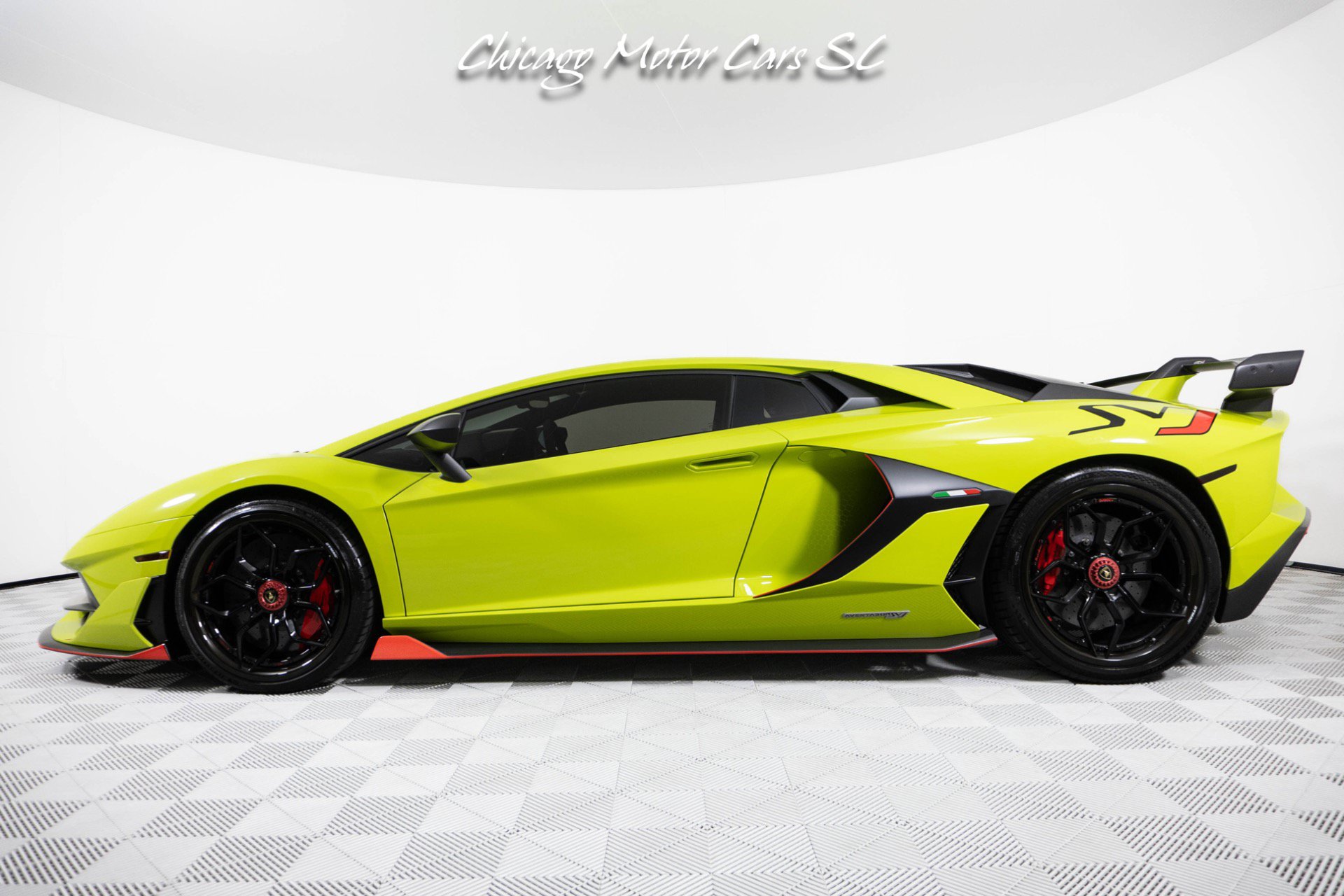 Used 2019 Lamborghini Aventador SVJ AWD/4WD image 3