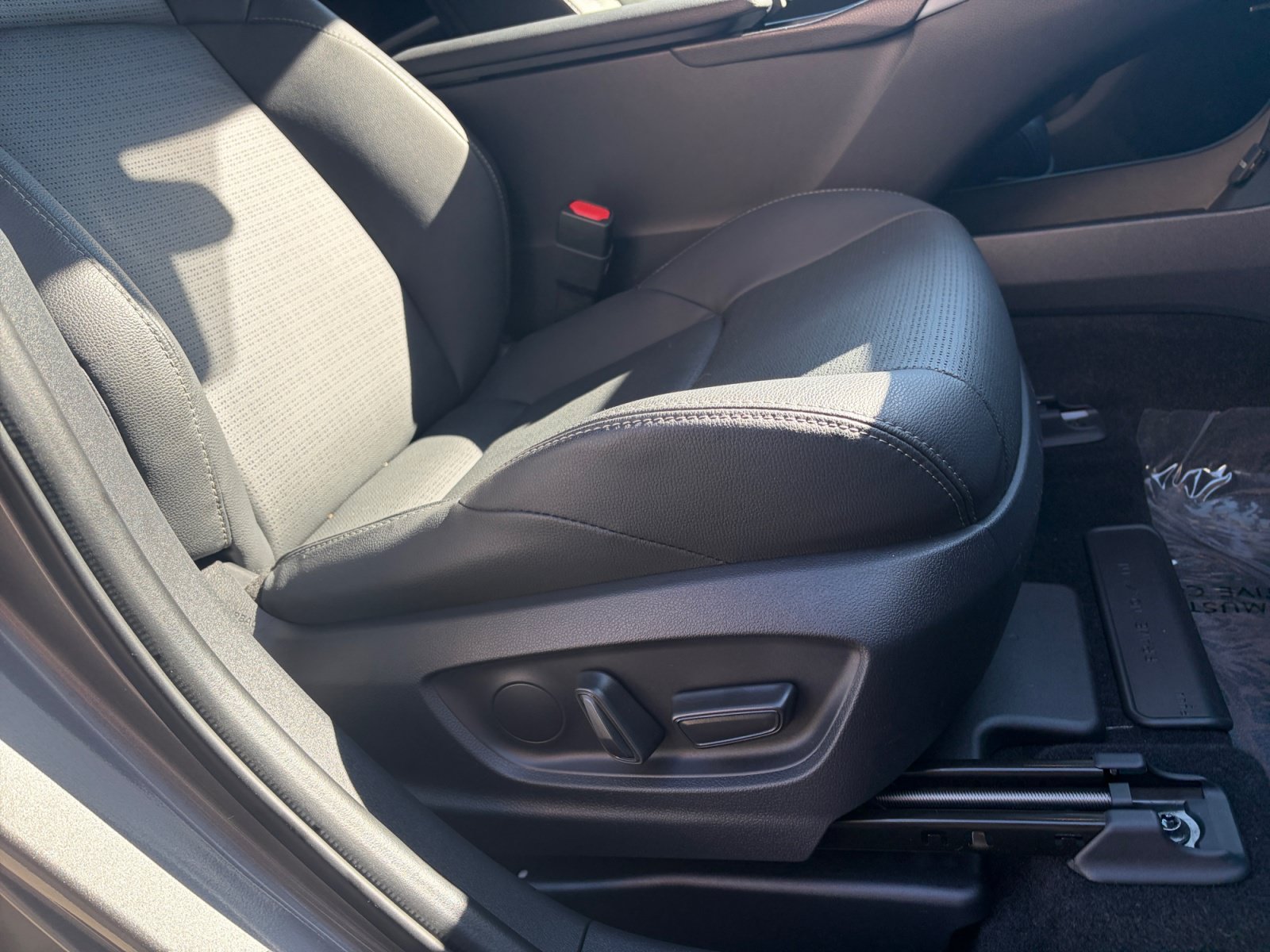 Certified 2025 Subaru Solterra AWD/4WD image 29