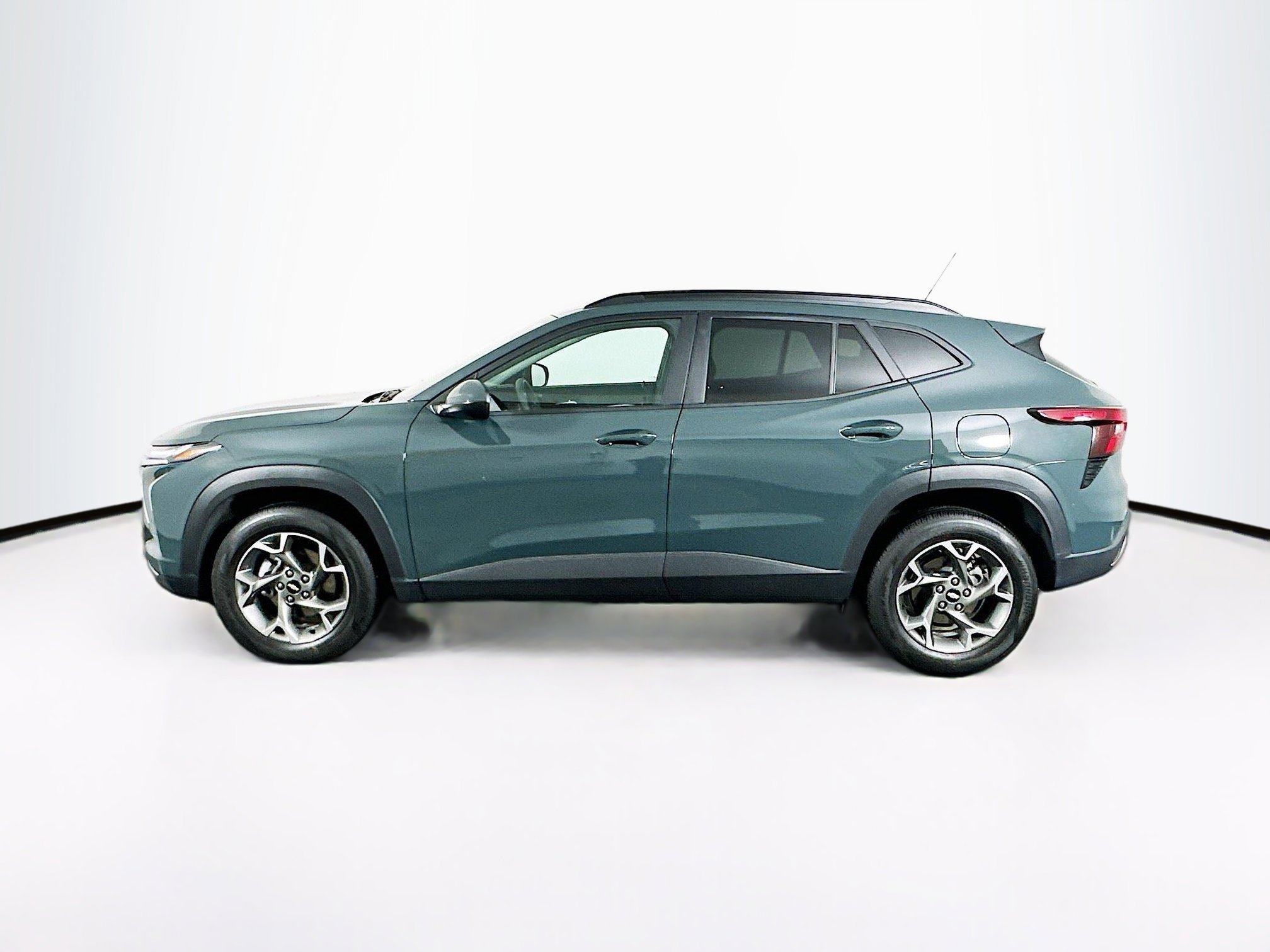 Used 2025 Chevrolet Trax LT image 4