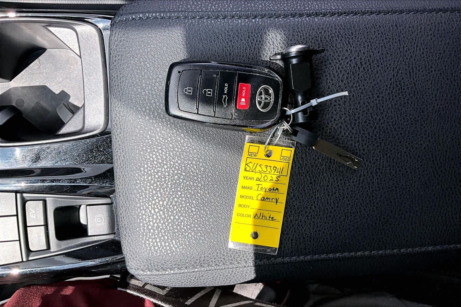 Used 2025 Toyota Camry XSE AWD/4WD image 15