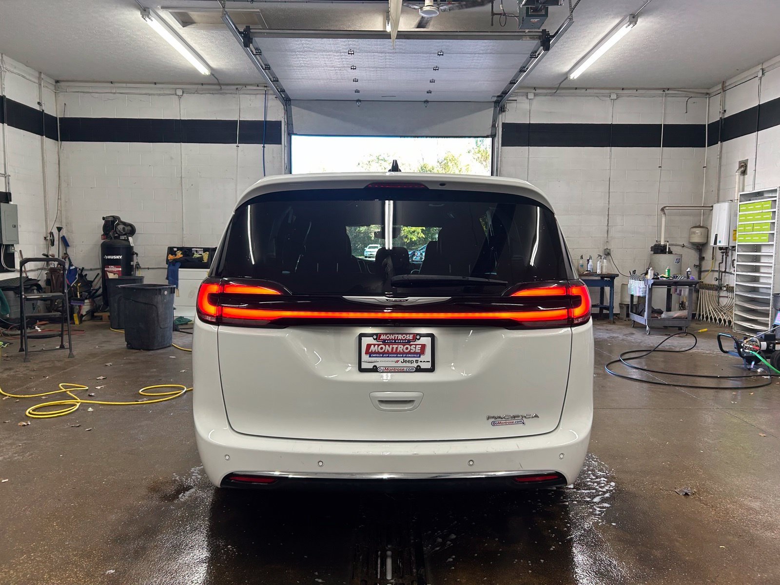 Used 2025 Chrysler Pacifica Select FWD image 5