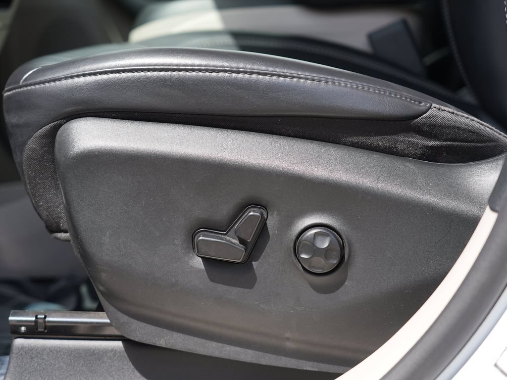 Used 2023 Chrysler Pacifica Touring-L FWD image 15