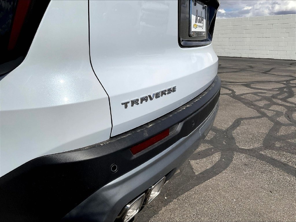 New 2027 Chevrolet Traverse LT w/ Driver Confidence Package FWD image 9