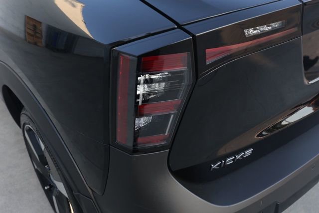 New 2025 Nissan Kicks SR image 7