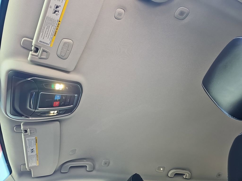 Used 2023 Jeep Grand Cherokee Limited w/ Black Appearance Package image 31