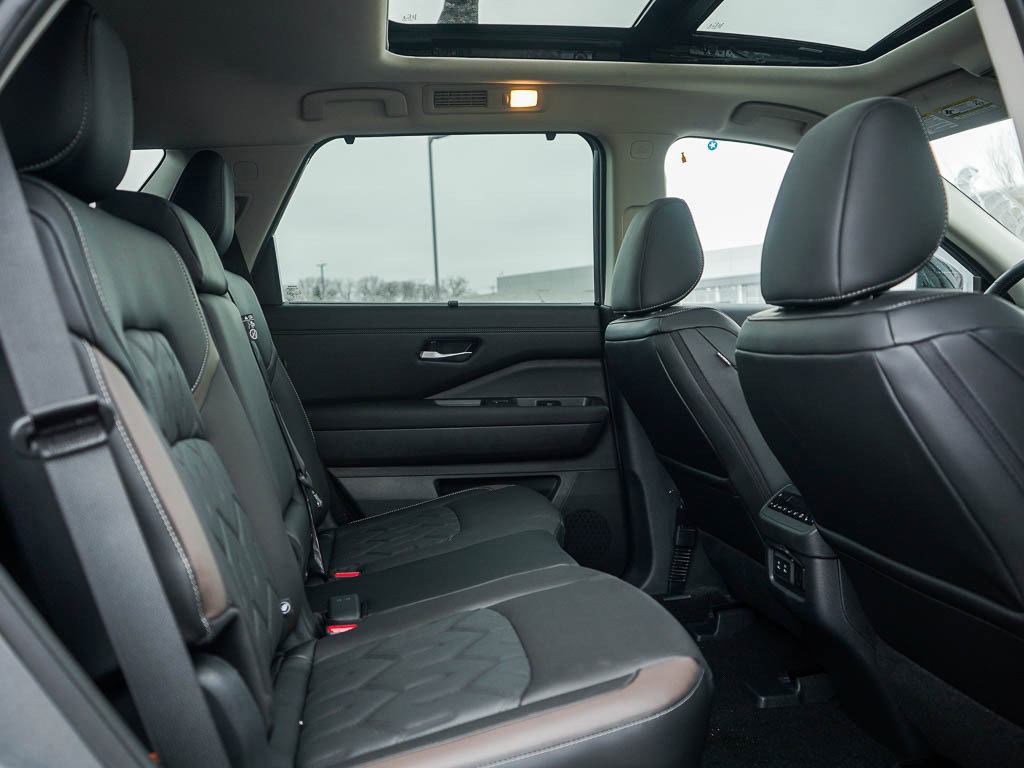 New 2026 Nissan Pathfinder Platinum w/ Cargo Package AWD/4WD image 13