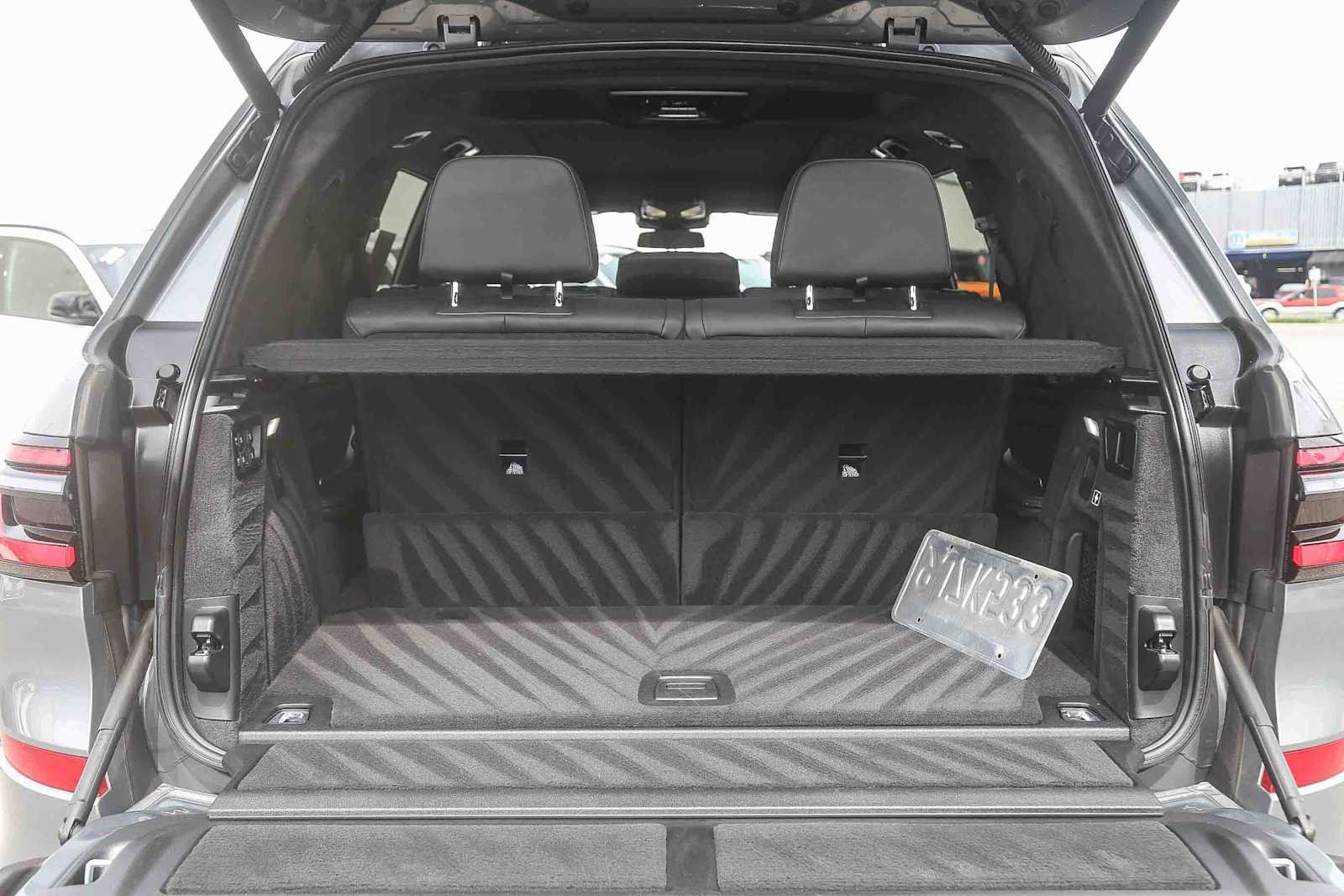 Certified 2024 BMW X7 xDrive40i w/ M Sport Package image 23