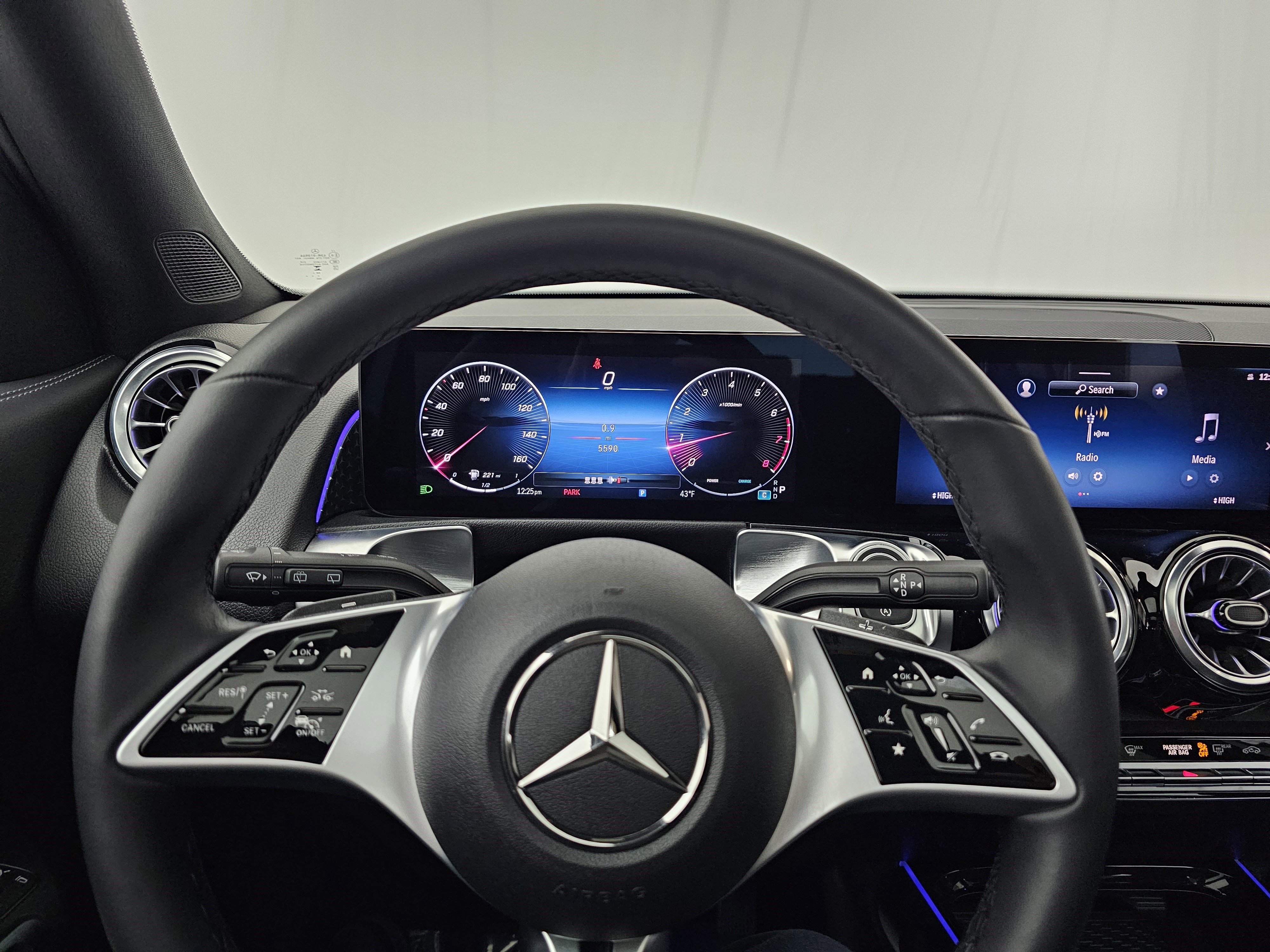 Certified 2025 Mercedes-Benz GLB 250 4MATIC image 39