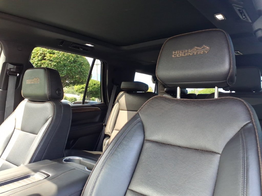 Used 2024 Chevrolet Tahoe High Country AWD/4WD image 16