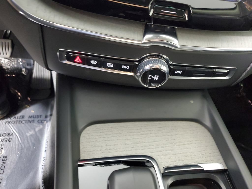 Certified 2025 Volvo XC60 T8 Plus w/ Protection Package Premier AWD/4WD image 35