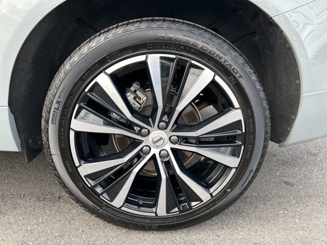 Certified 2025 Volvo XC60 B5 Plus image 9