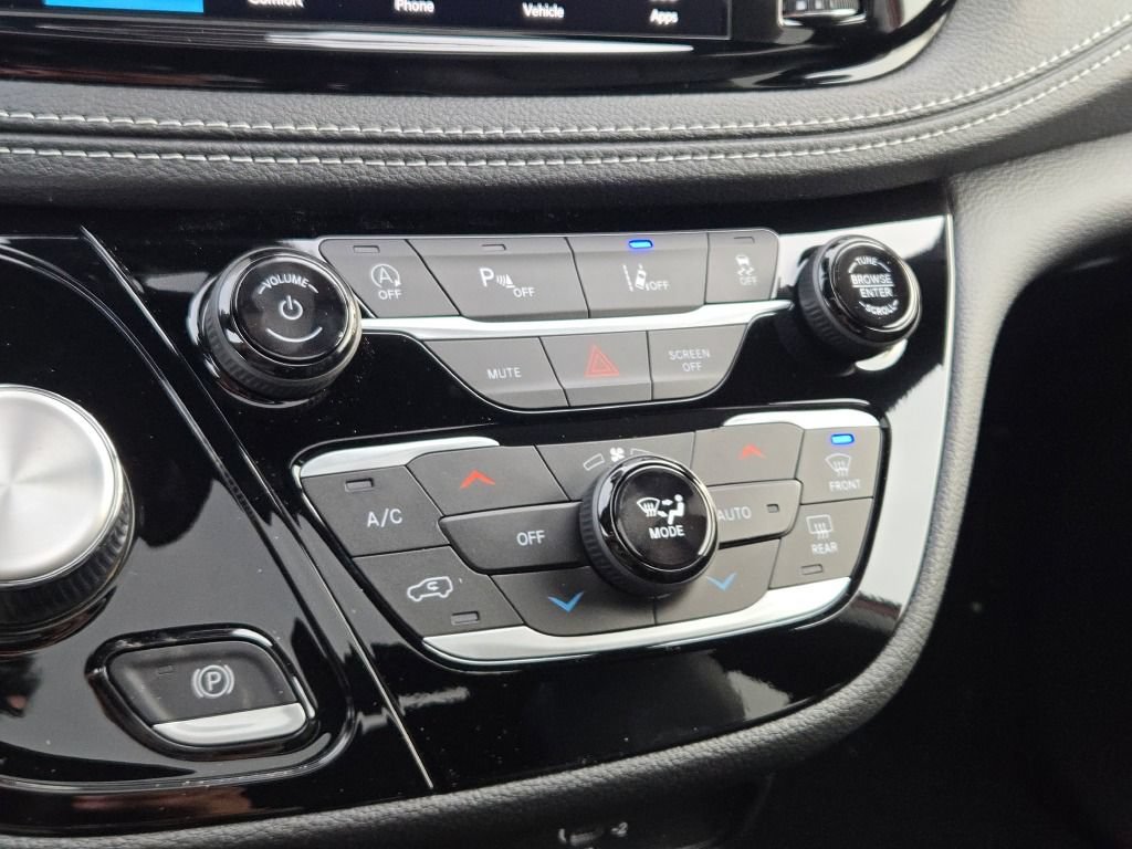 New 2026 Chrysler Pacifica Select AWD/4WD image 28