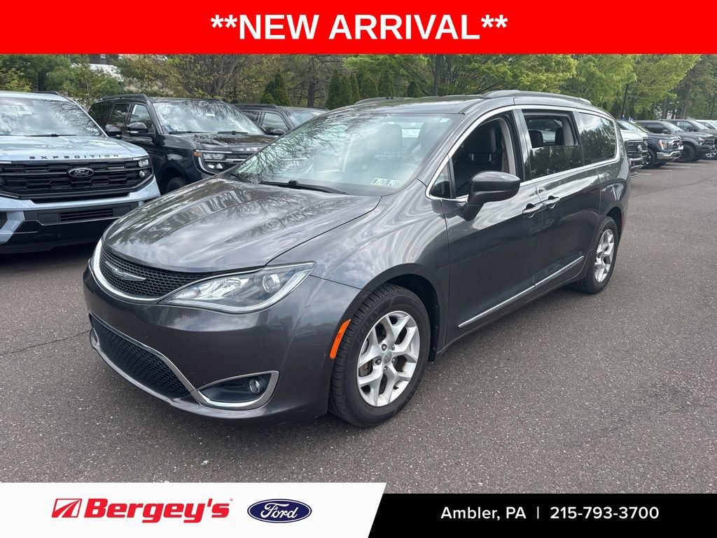 Used 2017 Chrysler Pacifica Touring-L w/ Tire & Wheel Group