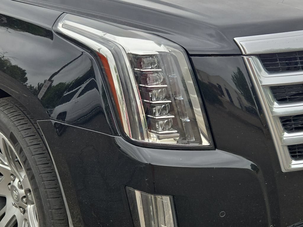 Used 2015 Cadillac Escalade Luxury AWD/4WD image 4