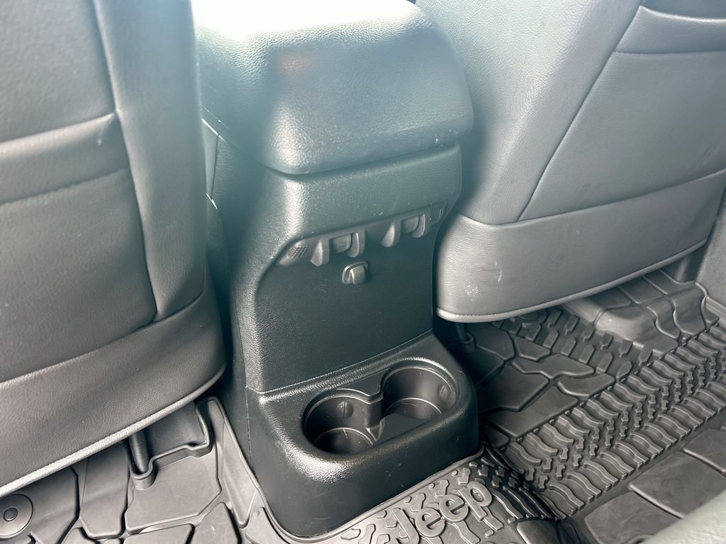 Used 2017 Jeep Wrangler Unlimited Rubicon w/ Cold Weather Group AWD/4WD image 32