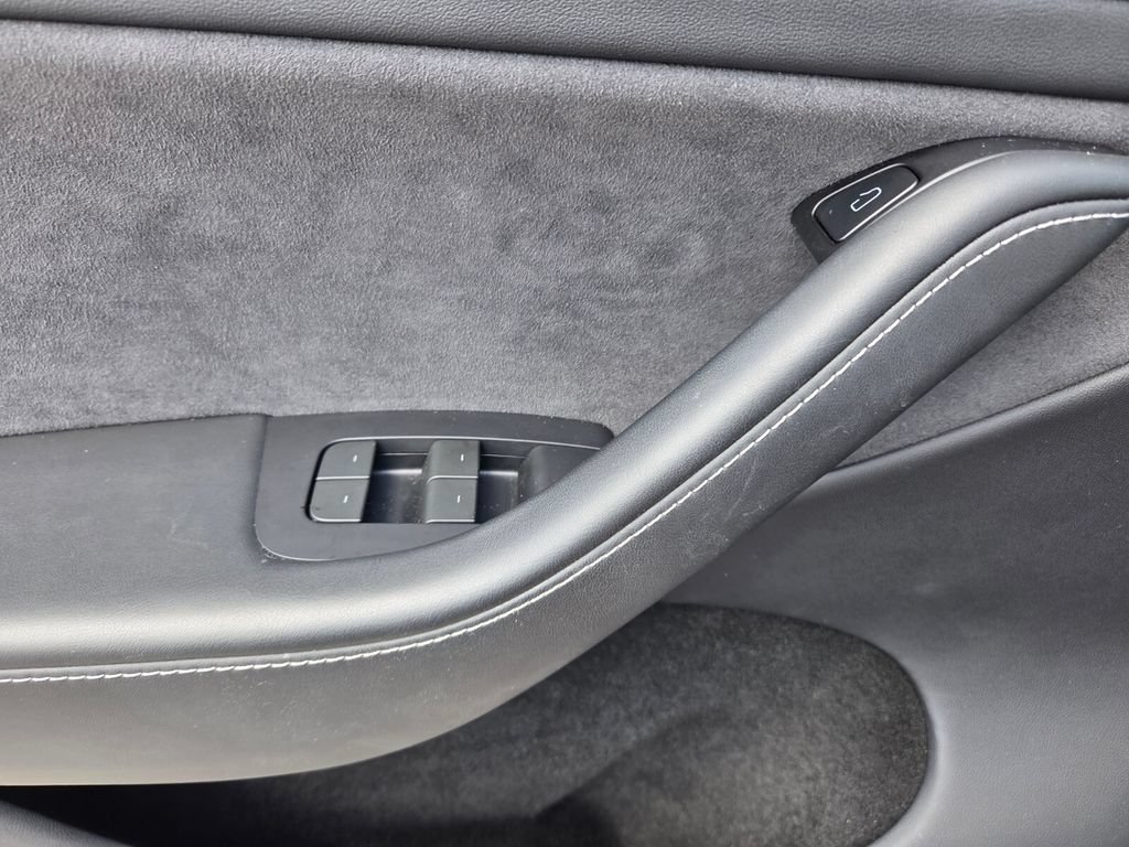 Used 2024 Tesla Model Y Performance AWD/4WD image 24