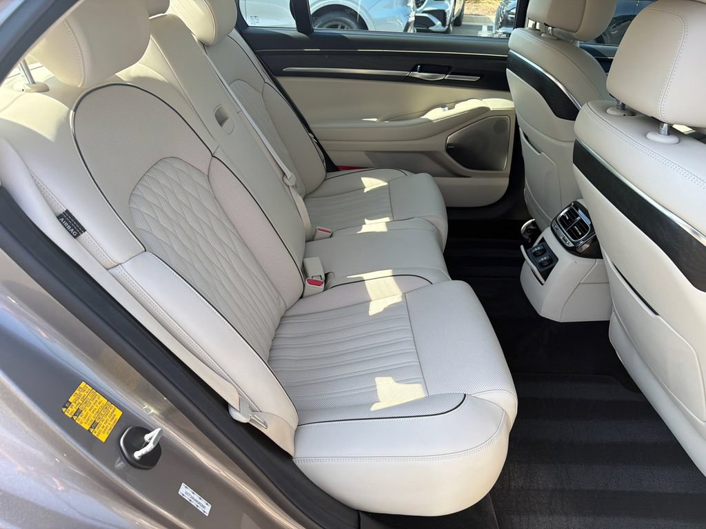 Used 2022 Genesis G90 3.3T Premium RWD image 17