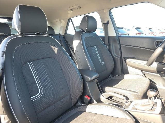 Certified 2022 Hyundai Venue Limited w/ Cargo Package image 8