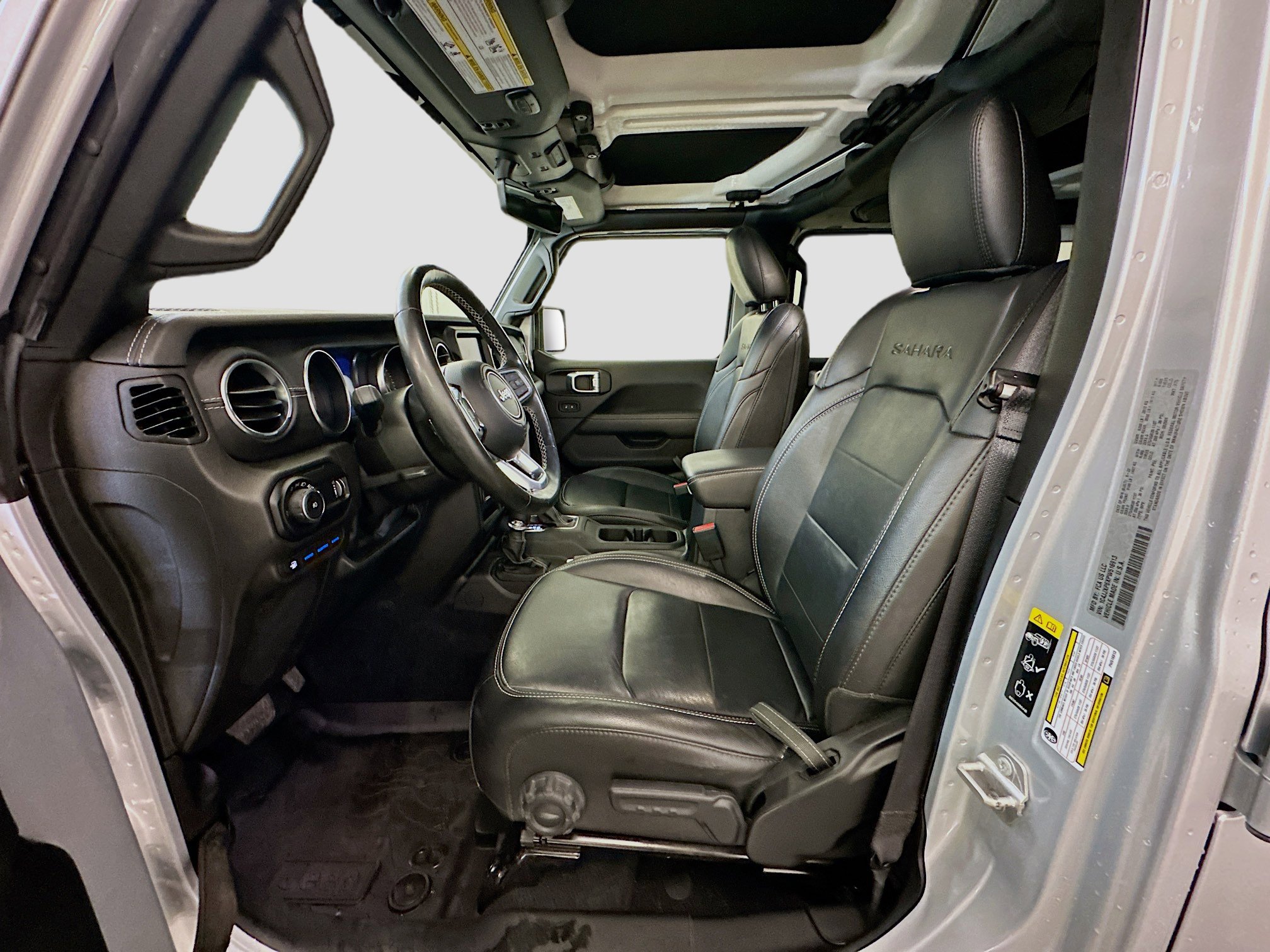 Used 2023 Jeep Wrangler Sahara w/ Cold Weather Group image 13