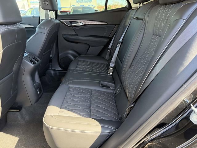 Used 2023 Buick Envision Avenir image 10