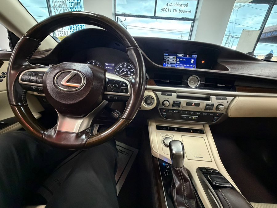 Used 2016 Lexus ES 350 w/ Luxury Package w/Wood Trim image 59