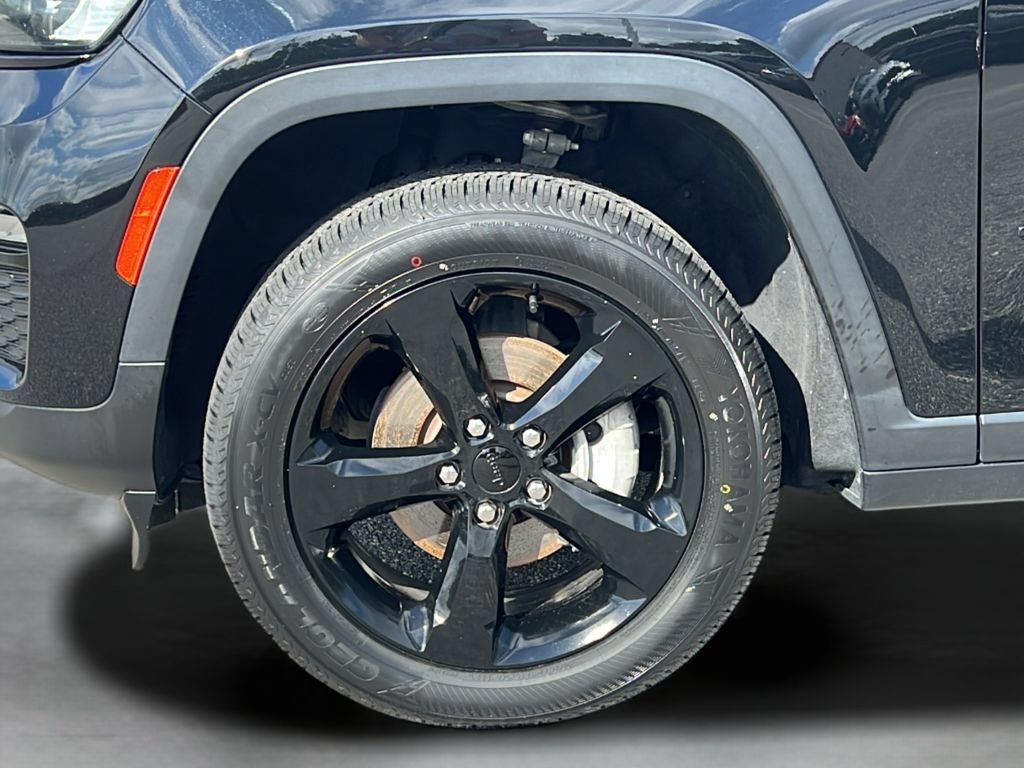 Used 2023 Jeep Grand Cherokee Limited w/ Black Appearance Package AWD/4WD image 27