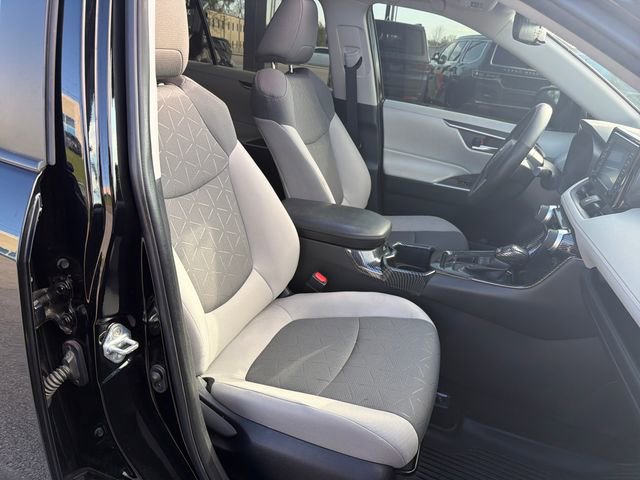 Used 2022 Toyota RAV4 XLE w/ Convenience Package image 34