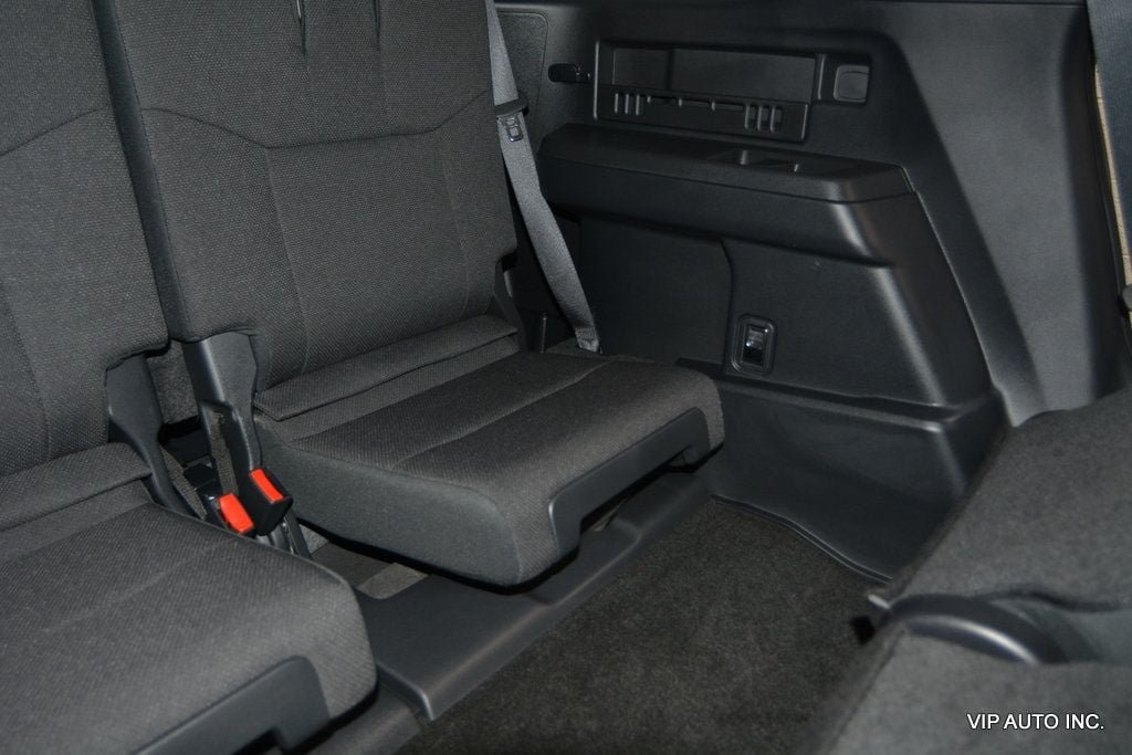 Used 2025 Toyota 4Runner SR5 AWD/4WD image 29