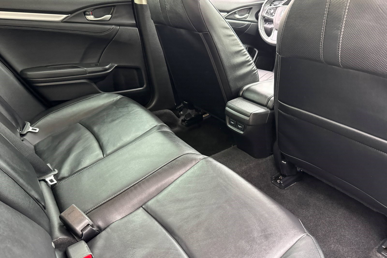 Used 2018 Honda Civic Touring image 30